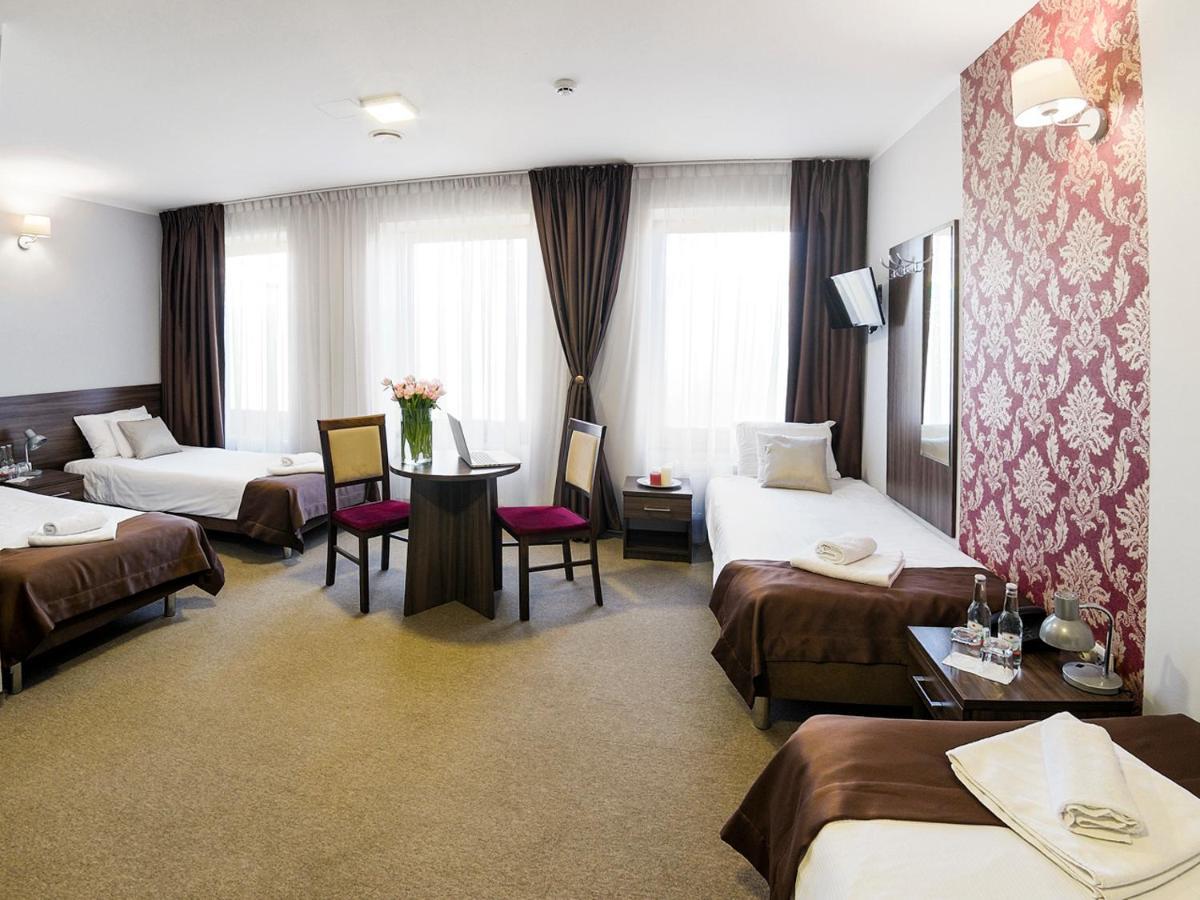Hotel Dabrowski 오시비엥침 외부 사진