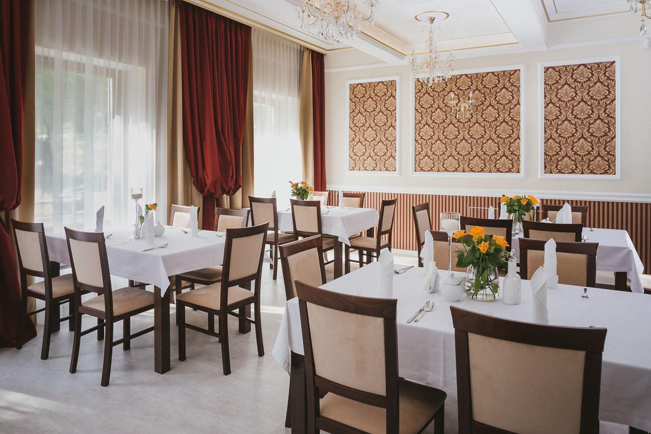 Hotel Dabrowski 오시비엥침 외부 사진
